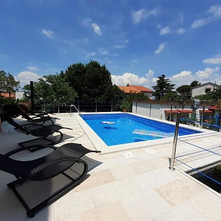 Apartment Hana With A Private Pool Малинска Экстерьер фото