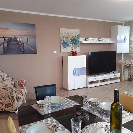 Apartment Hana With A Private Pool Малинска Экстерьер фото