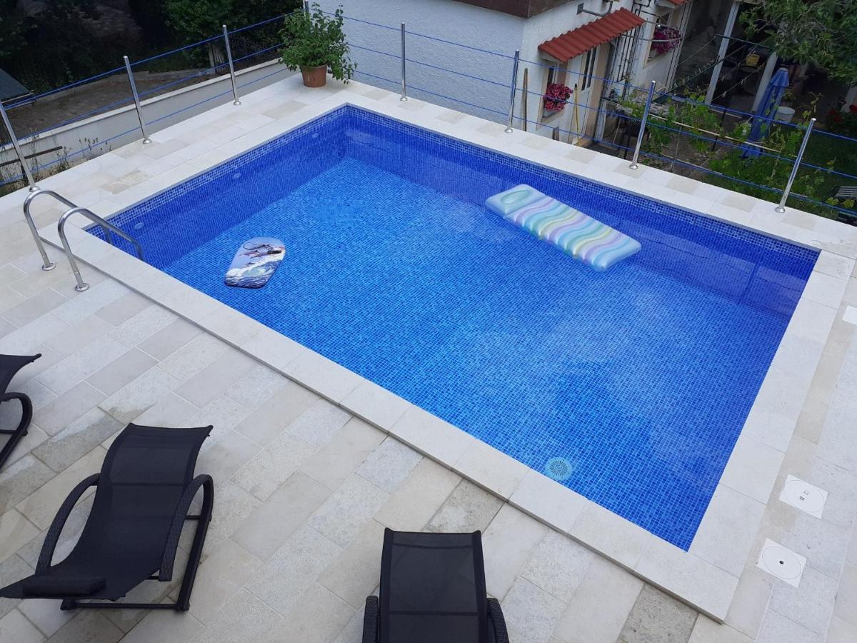 Apartment Hana With A Private Pool Малинска Экстерьер фото