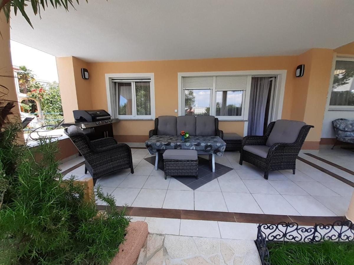 Apartment Hana With A Private Pool Малинска Экстерьер фото
