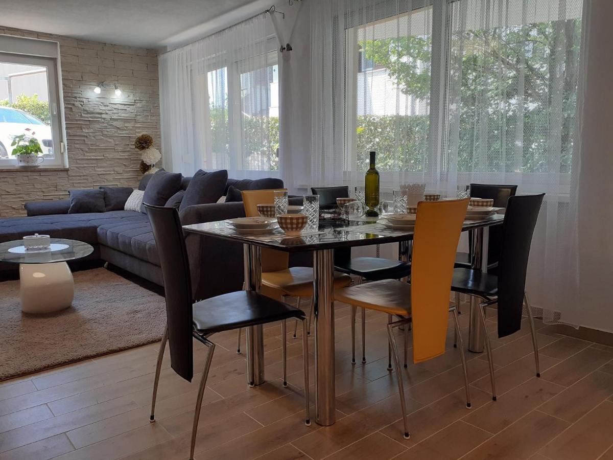 Apartment Hana With A Private Pool Малинска Экстерьер фото