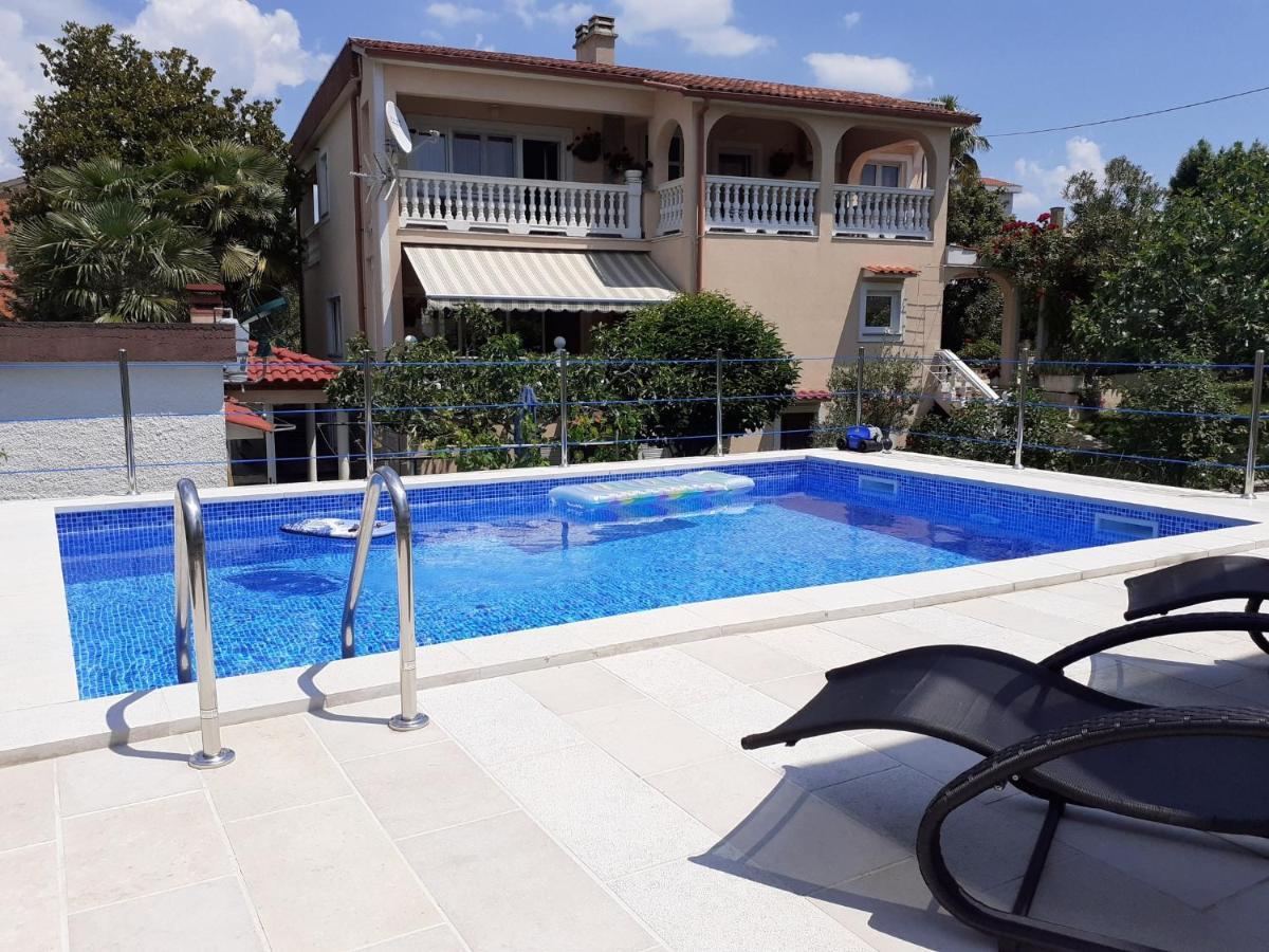 Apartment Hana With A Private Pool Малинска Экстерьер фото