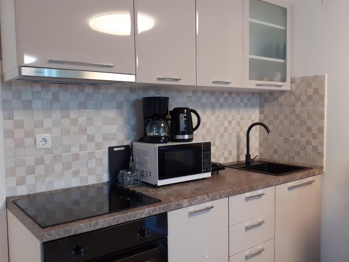 Apartment Hana With A Private Pool Малинска Экстерьер фото