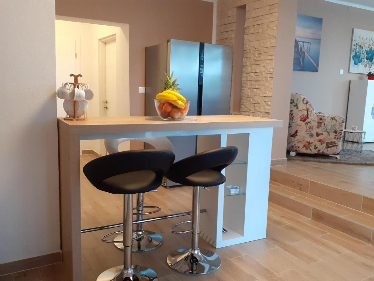 Apartment Hana With A Private Pool Малинска Экстерьер фото