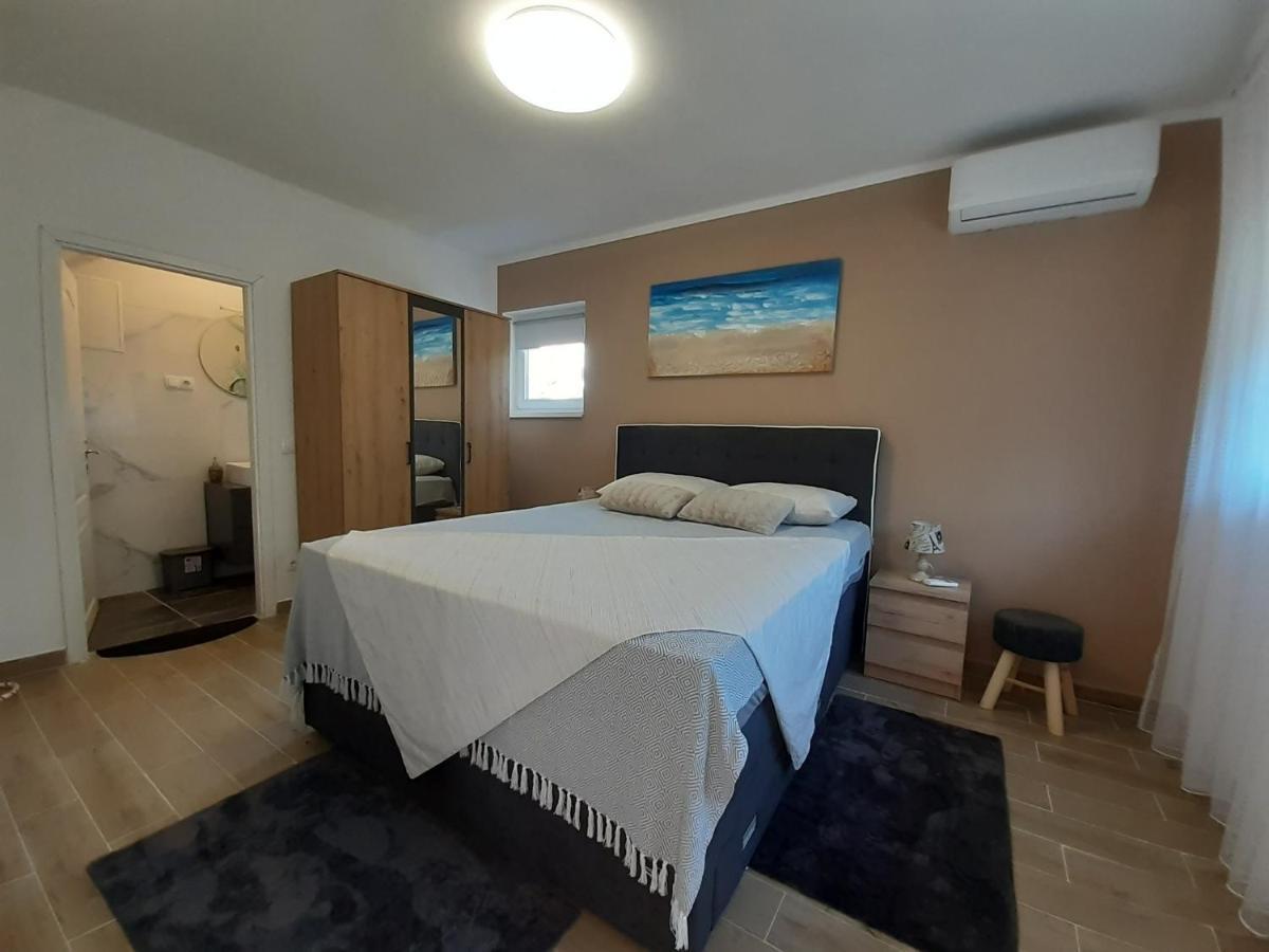 Apartment Hana With A Private Pool Малинска Экстерьер фото