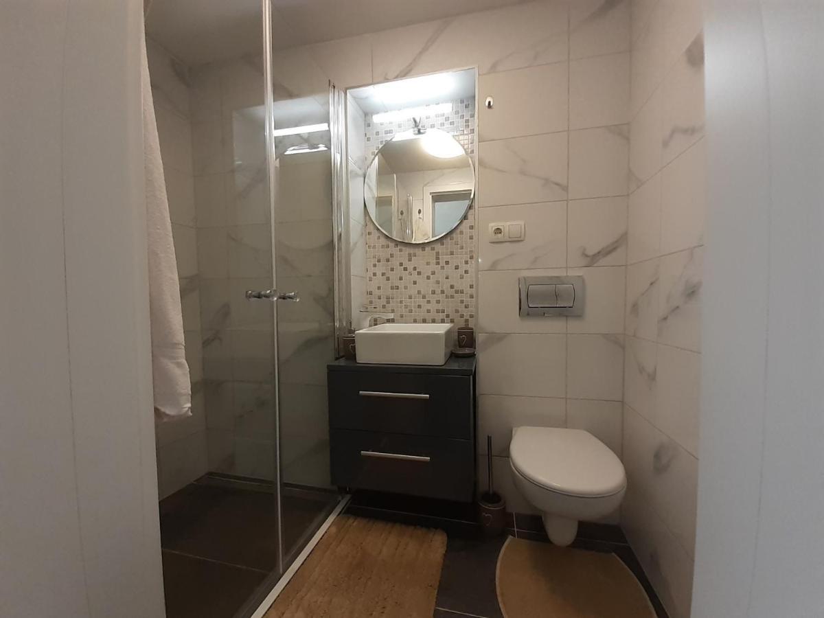 Apartment Hana With A Private Pool Малинска Экстерьер фото