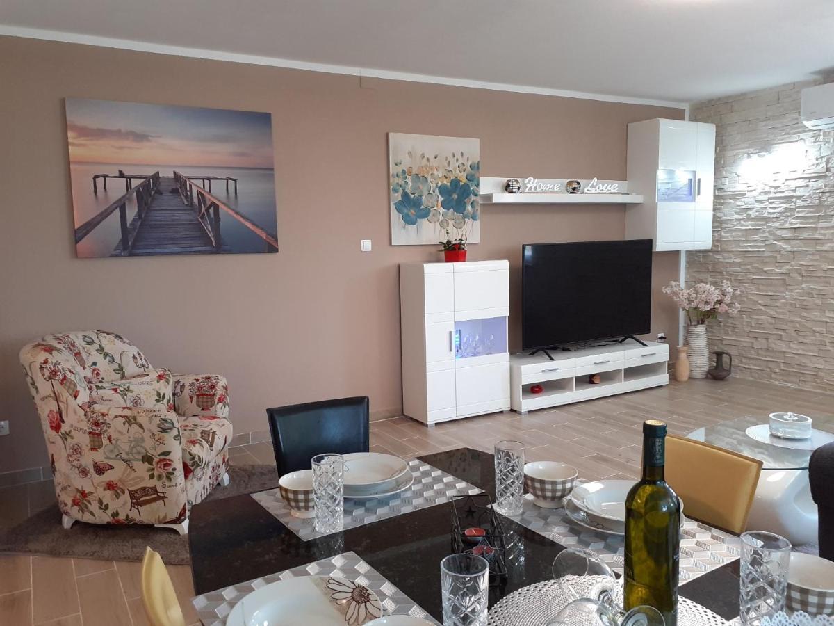 Apartment Hana With A Private Pool Малинска Экстерьер фото