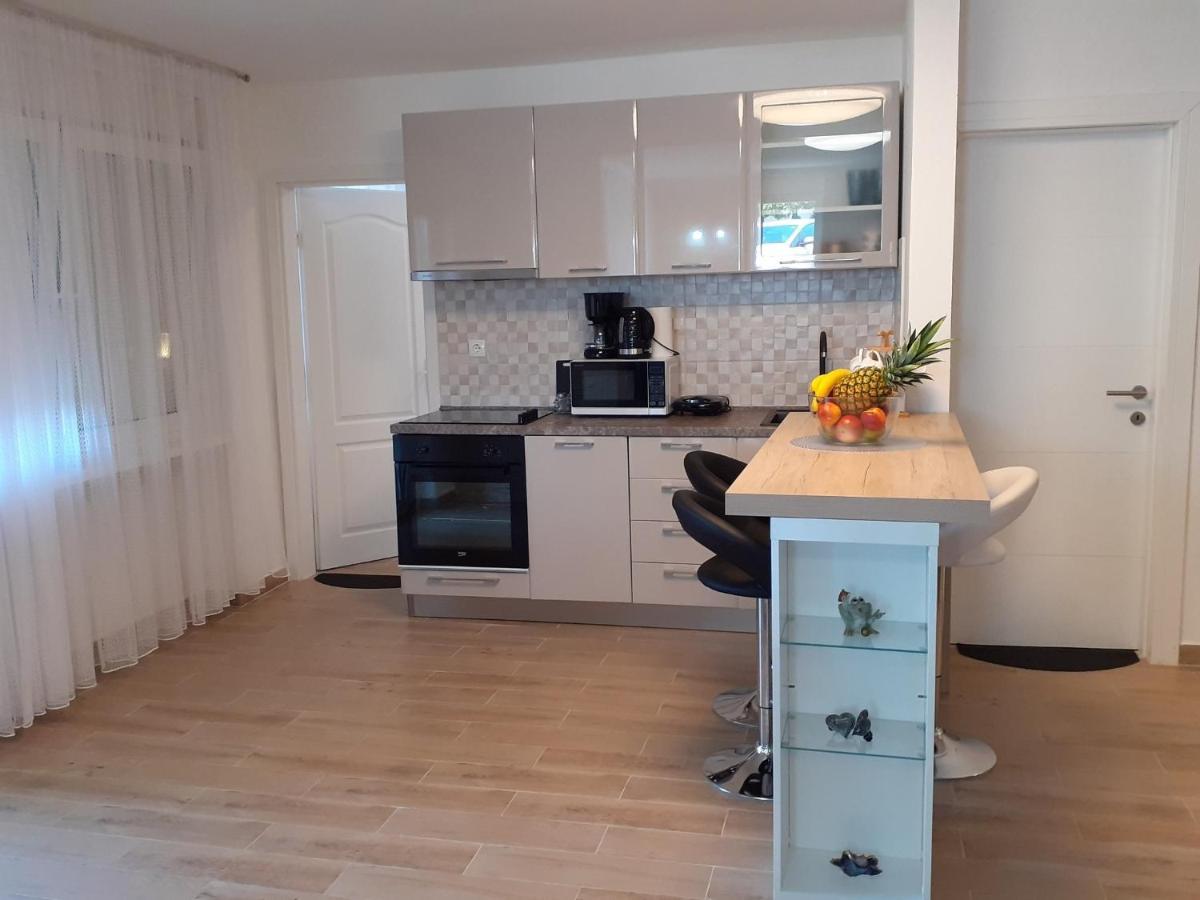 Apartment Hana With A Private Pool Малинска Экстерьер фото